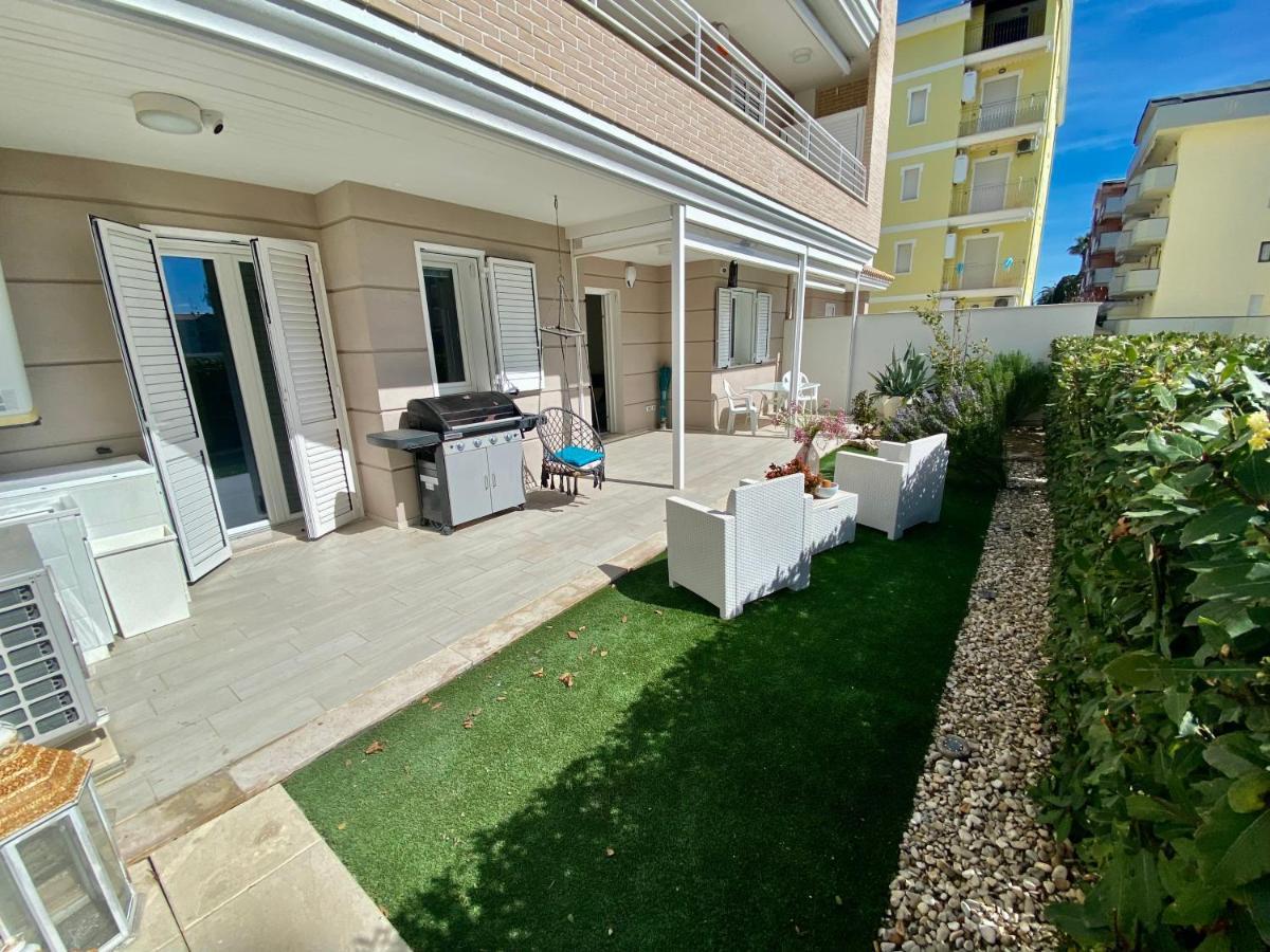 Appartamento Al Mare Con Giardino, Spiaggia E Piscina Alba Adriatica Dış mekan fotoğraf